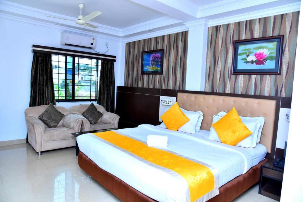 The Grand Krishna Luxury Hotel Chikmagalūr Exterior foto